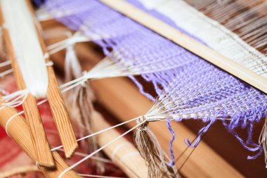 El yapımı Tekstil dokuma tezgâhı portre üzerinde üretim süreci