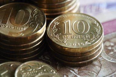 altın sikke yığınları ve arka plan, faturalarında Rublesi yakın çekim  