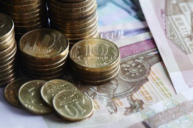 Rus paraları ve kağıt fatura, yakın çekim yığını 