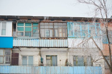 eski bir balkon bina cephe