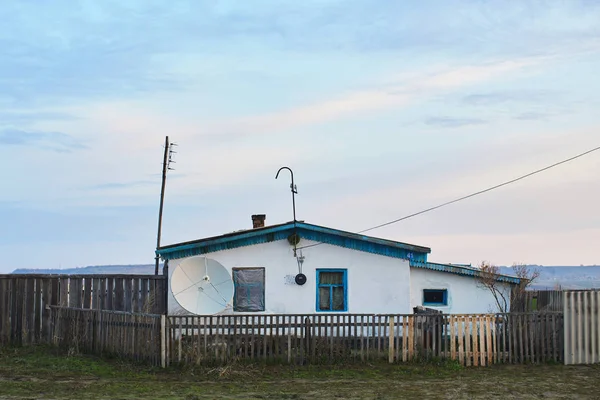 哈萨克斯坦风景秀丽的哈萨克之家 背景为蓝天 — 图库照片