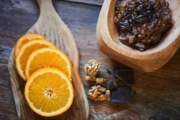 Γευστικό Πρωινό Δημητριακά Σοκολάτας Και Πορτοκάλια Γκρο Πλαν — Φωτογραφία Αρχείου