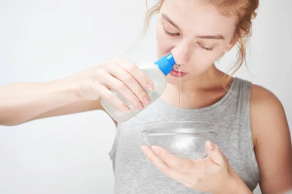 Woman Holding Glass Bowl Washing Out Nose Saline Treatment Prevention — Stock Photo, Image