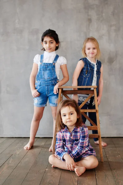 Group Pretty Little Girls Casual Clothes Posing Concrete Background — Stock Photo, Image