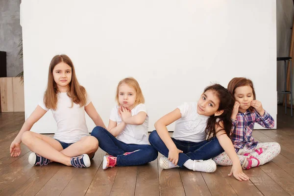 Group Funny Girls Casual Clothes Fooling While Sitting Floor White — Stock Photo, Image