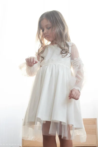 Beautiful Little Girl White Dress Standing Wooden Box Children Lookbook — Stock Photo, Image
