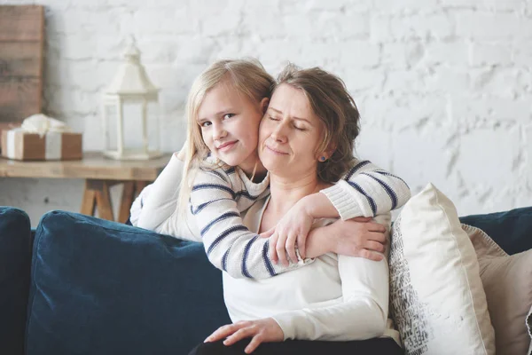 Daughter Hugging Mom Couch Apartment — Stock Photo, Image