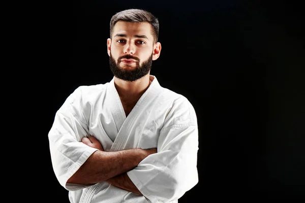 Portret Van Ernstige Bebaarde Man Kimono Staande Met Gekruiste Armen — Stockfoto