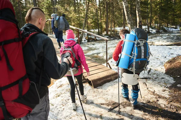 Tourists Rucksacks Walking Wooden Bridge River — Stock Photo, Image