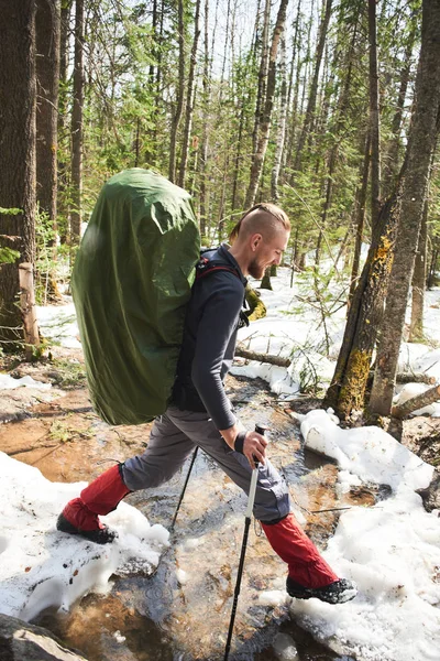 Male Hiker Poles Big Rucksack Back Crossing Stream Forest — Stock Photo, Image