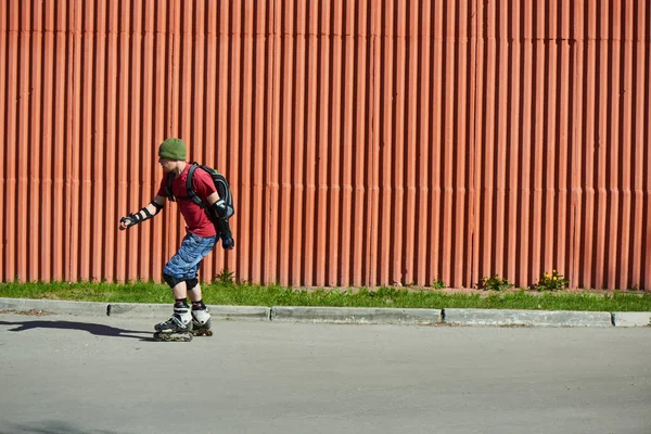 Skater Backpack Equipment Riding Roller Skates Red Building Background — Stock Photo, Image