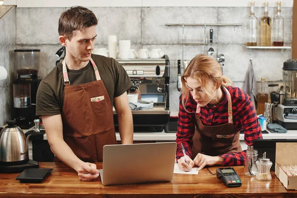 Trainee Taking Notes While Barista Teaching Her Coffee Shop — Stock Photo, Image