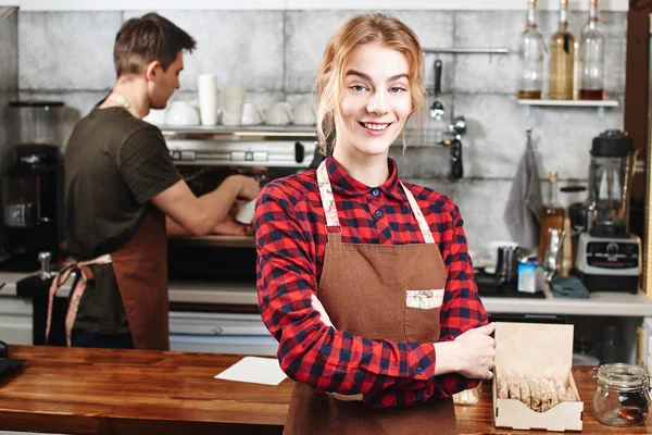 Female Barista Crossed Arms Looking Camera While Standing Front Bar — Stock Photo, Image