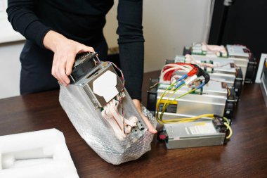 adam sarmalayıcı incelemesi cryptocurrency cihazdan kaldırma 