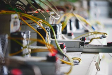 Grubu ile bitcoin cryptocurrency incelemesi için donatım 