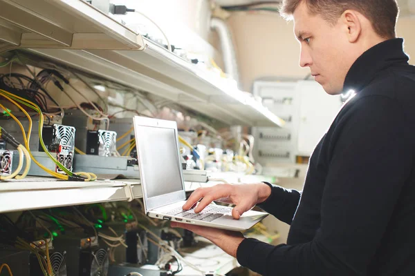 Concentrated Businessman Holding Laptop While Setting Farm Mining Cryptocurrency — Stock Photo, Image