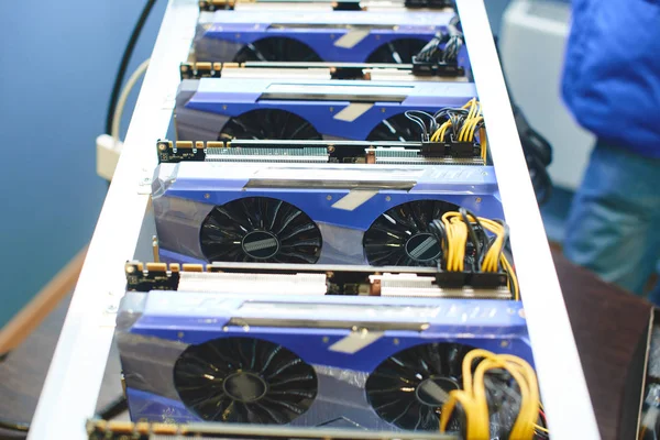 Çiftlik grafik kartları incelemesi kripto para birimleri için