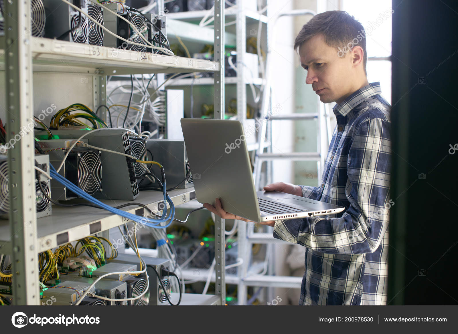 Worker Standing Laptop Farm Equipment Mining Cryptocurrency — Stock Photo ©  amixstudio #200978530