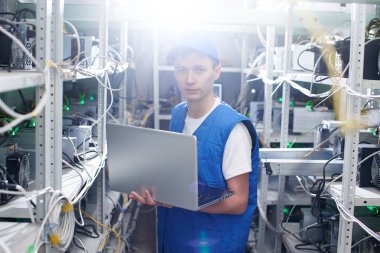 Bitcoin araştırma grubu laboratuvar kontrol işçi