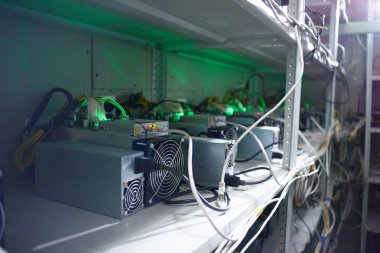 bitcoin cryptocurrency araştırma grubu için ekipman ile depolama