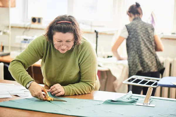 Dressmaker Scissors Cutting Cloth Table — Stock Photo, Image