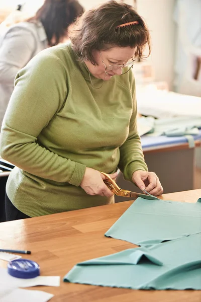Dressmaker Scissors Cutting Cloth Table — Stock Photo, Image