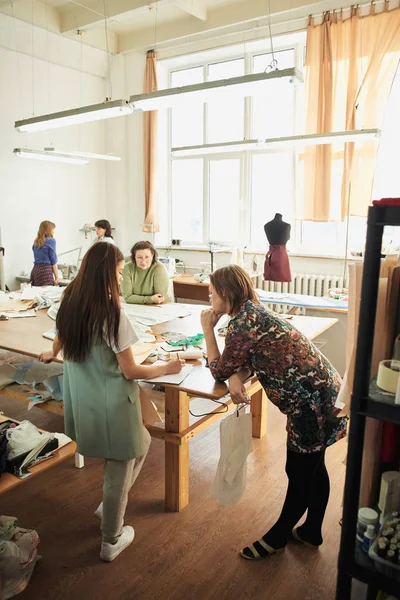 Professional Seamstresses Working Together Atelier — Stock Photo, Image