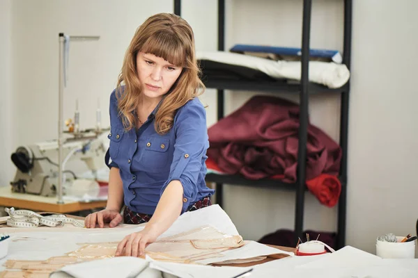 Professional Concentrated Seamstress Working Atelier — Stock Photo, Image