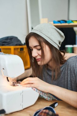 güzel terzi dikiş dikiş makinesi atelier bezle