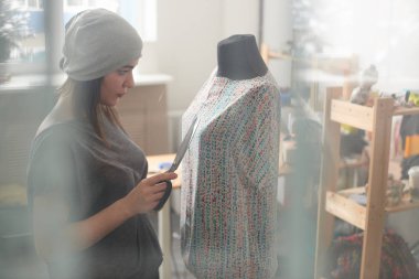 Makasla kesme konuları manken elbise terzi