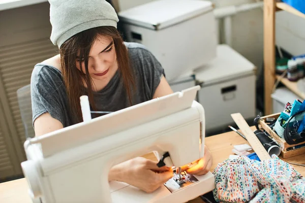 güzel terzi dikiş dikiş makinesi atelier bezle