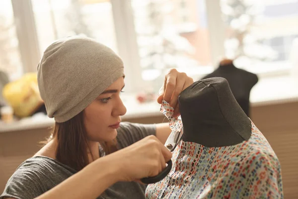 Makasla kesme konuları manken elbise terzi