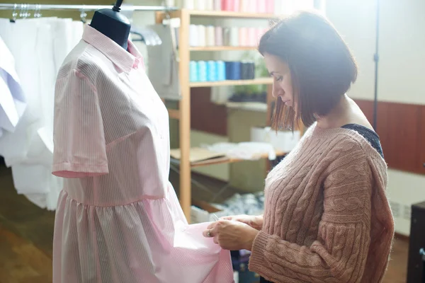 Female Professional Tailor Measuring Pink Dress Mannequin Atelier — Stock Photo, Image