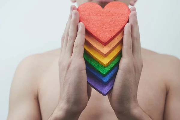 Gay Chico Celebración Manos Corazones Colores Arco Iris Frente Cara — Foto de Stock