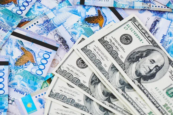 Amerikaanse Dollars Stapel Van Kazachs Tenge Achtergrond Business Financiën Concept — Stockfoto