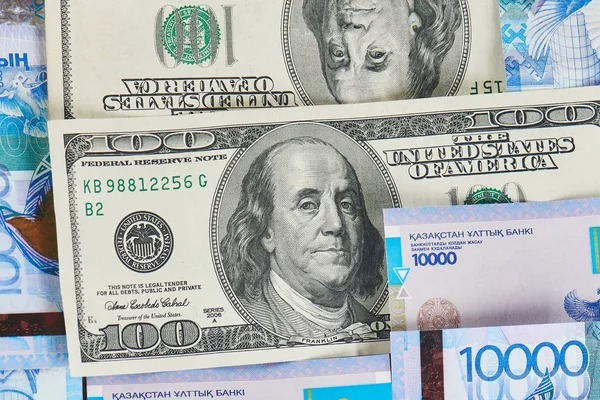 Dólares Estadounidenses Pila Fondo Kazakh Tenge Concepto Negocios Finanzas —  Fotos de Stock
