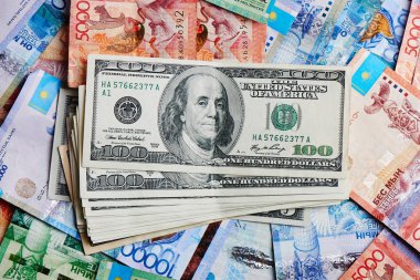 Amerikan Doları üzerinde kazak tenge arka plan, yığın yığın kavramı, iş ve finans