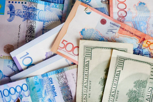 Stapel Van Kazachs Tenge Amerikaanse Dollars Munt Uitwisseling Concept — Stockfoto