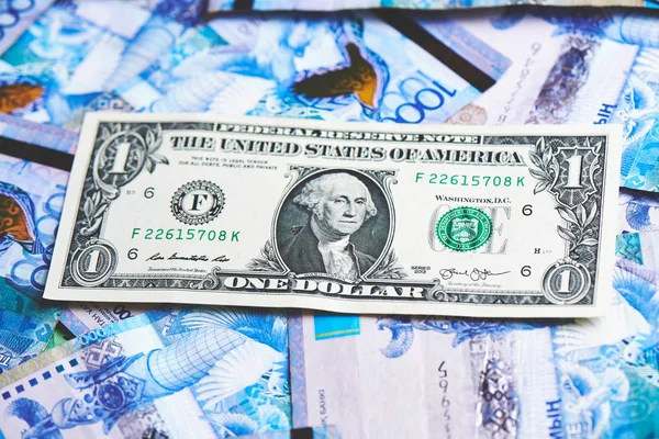 Amerikai Dollár Halom Kazah Tenge Valuta Átváltási Koncepció — Stock Fotó