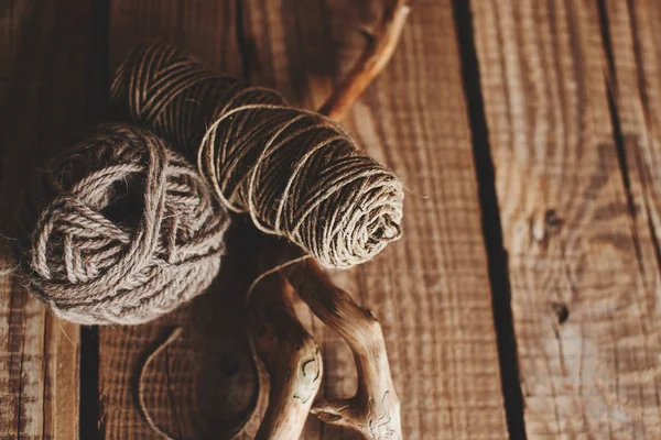 Needlework Macrame Merajut Benang Dan Benang Warna Alami Dalam Keranjang — Stok Foto