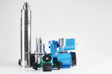 Isıtma ve su besleme beyaz arka plan üzerinde izole için ekipman pompalama