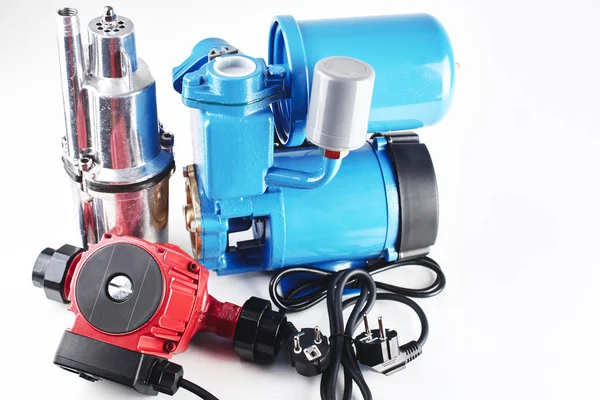 Isıtma ve su besleme beyaz arka plan üzerinde izole için ekipman pompalama 