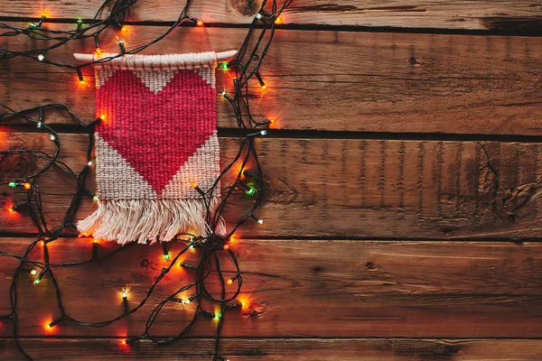 Macrame Red Heart Framed Christmas Garland Wooden Table Gift Valentine — Stock Photo, Image
