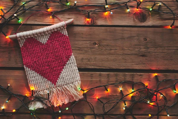 Macrame Red Heart Framed Christmas Garland Wooden Table Gift Valentine — Stock Photo, Image