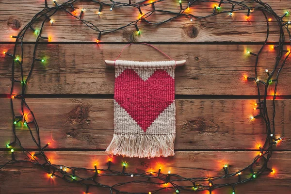 Gift Valentine Day Macrame Red Heart Framed Christmas Garland Wooden — Stock Photo, Image