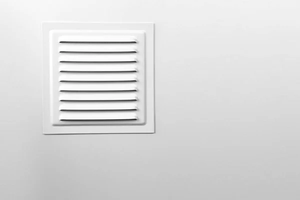 Rejilla Ventilación Cuadrada Sobre Fondo Blanco Aislado — Foto de Stock