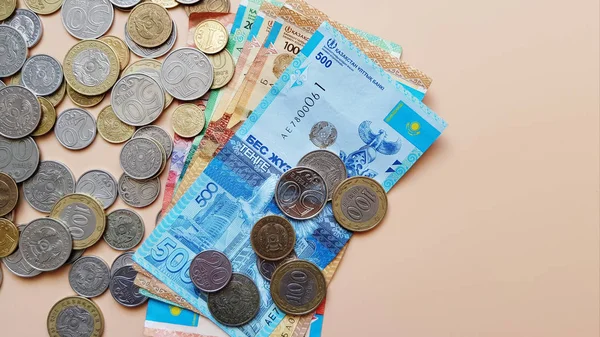 Tenge Geld Kasachische Münzen Und Scheine Befinden Sich Auf Der — Stockfoto