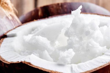 Vietnamca ile ahşap arka plan üzerinde içinde Hindistan cevizi yağı hindistan cevizi kahverengi