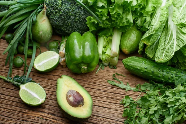 Verduras Verdes Frescas Frutas Verduras Sobre Fondo Madera Concepto Alimentación — Foto de Stock