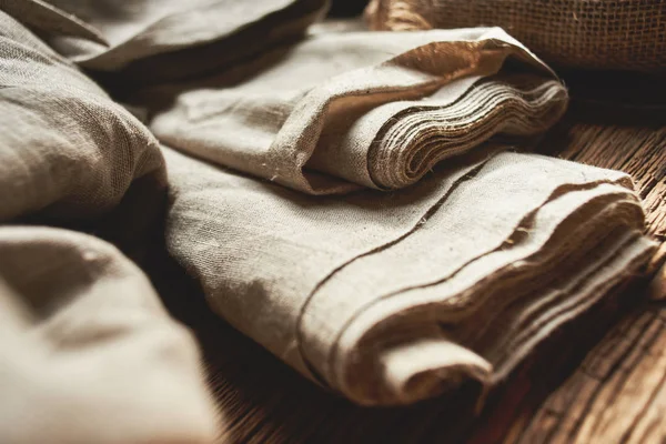 亜麻と綿ロール 手作りの素朴な織物の有機色から天然素材 黄麻布 素朴な自由奔放に生きる Hygge の装飾のためのキャンバス — ストック写真